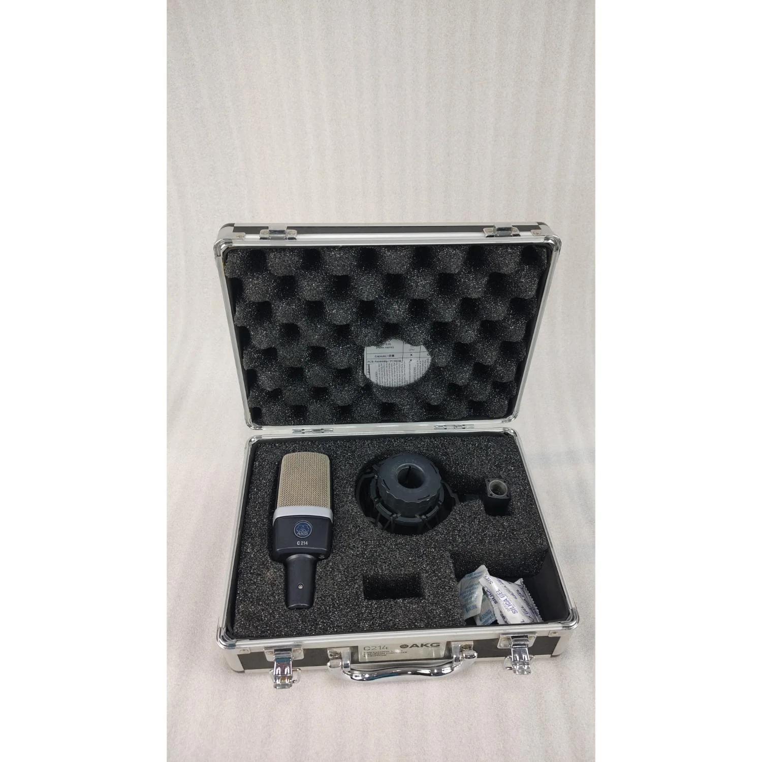 AKG C214 Large Diaphragm Condenser Microphone with Aluminium Case - Open Box
