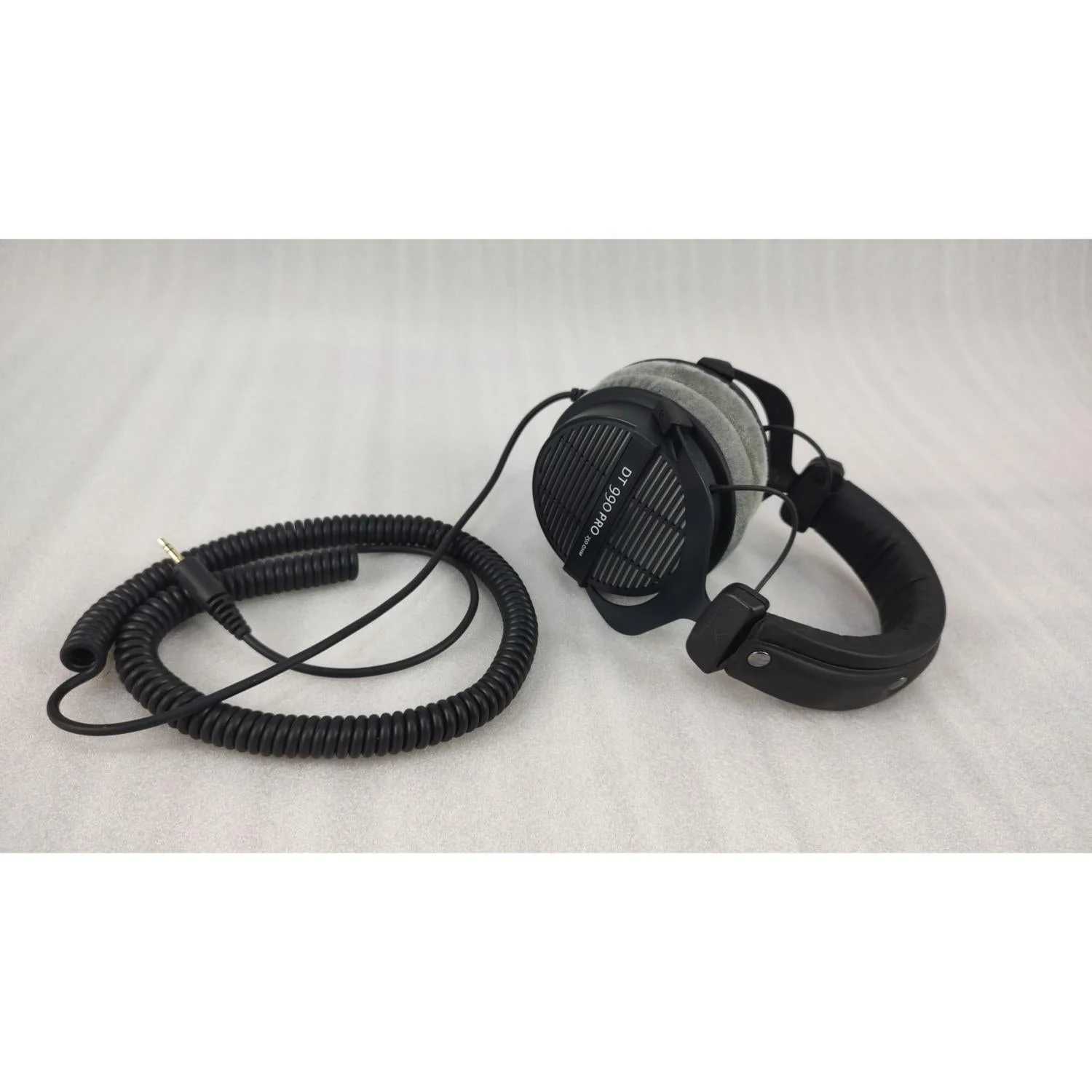 Beyerdynamic DT 990 Pro 250 ohms Over Ear Wired Headphone - Black - Open Box - Image 12