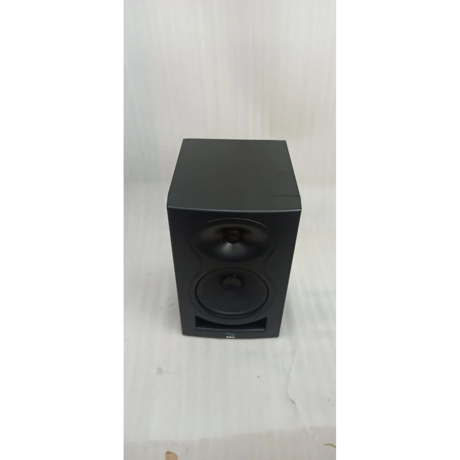 Kali Audio LP-6 2nd Wave Lone Pine Series 6.5" Active Studio Monitor - Single Unit - Open Box - Image 9