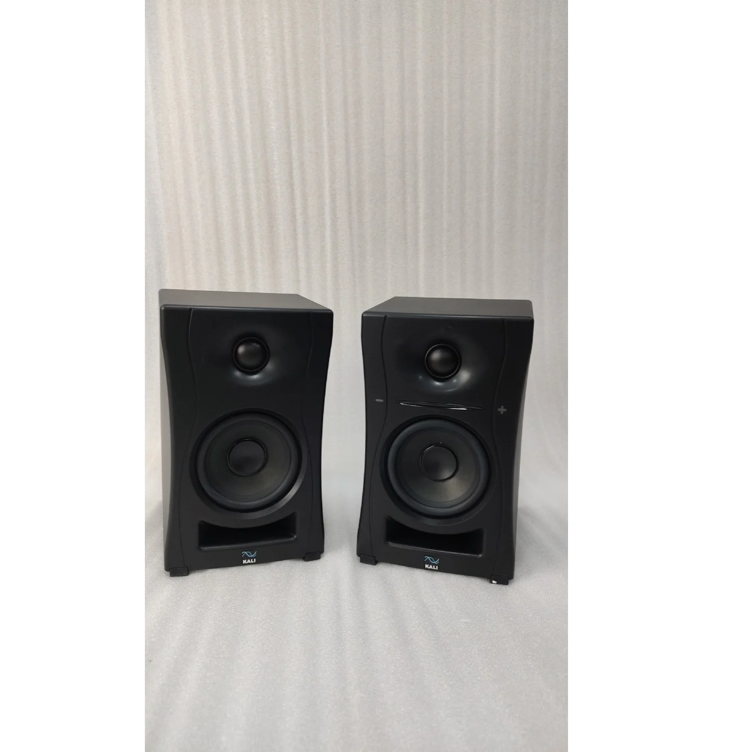 Kali Audio LP-UNF 4.5" Ultra Nearfield Powered Studio Monitors - Pair  - Open Box - Image 3