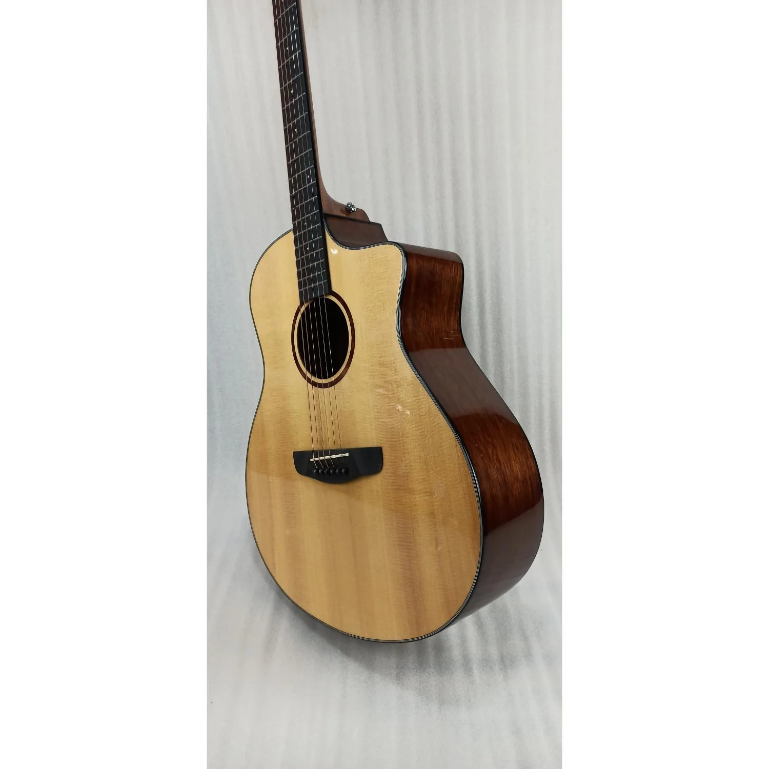Vault Artisan Premium Acoustic Guitar with Solid Spruce Top and Solid Mahogany Back and Sides - Open Box - Image 4