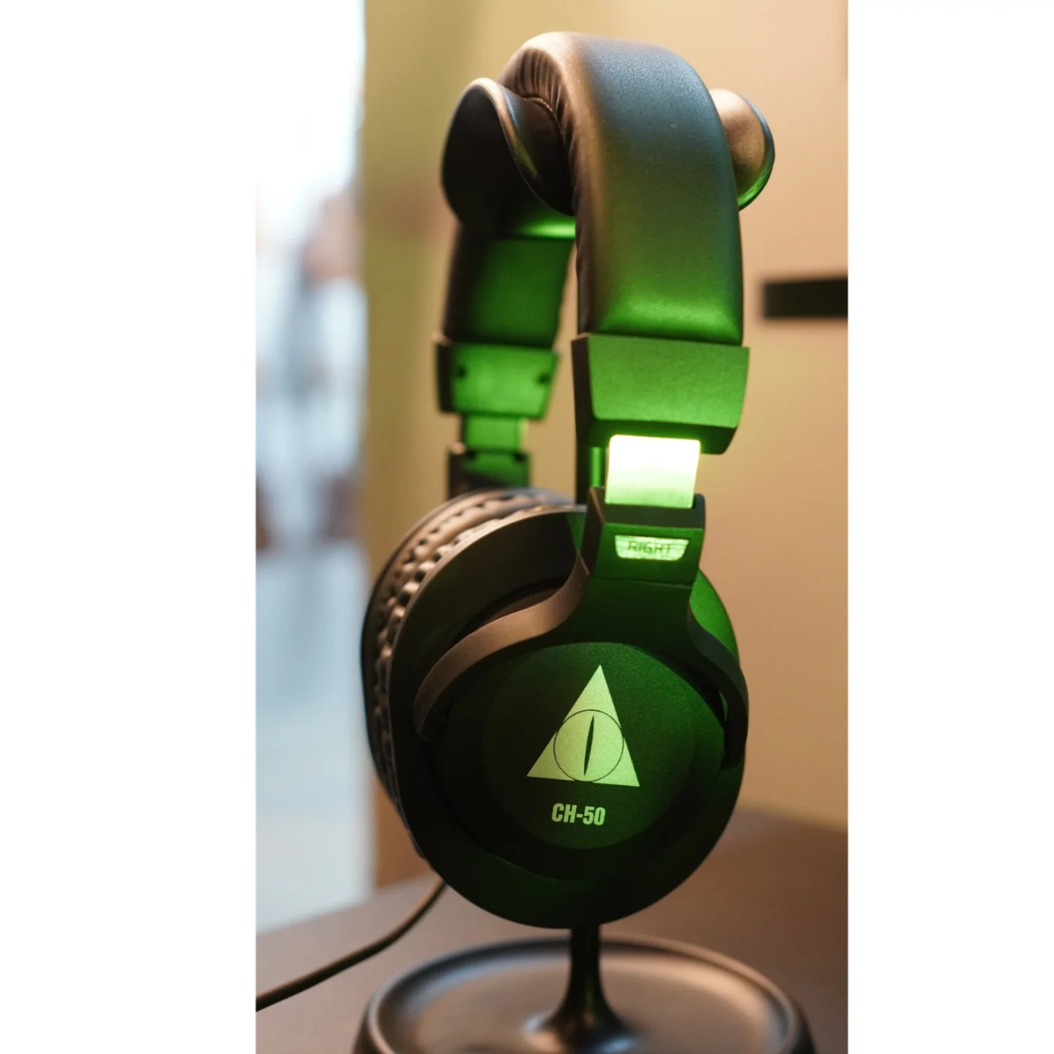 Vault CH-50 Wired Headphones - Image 5