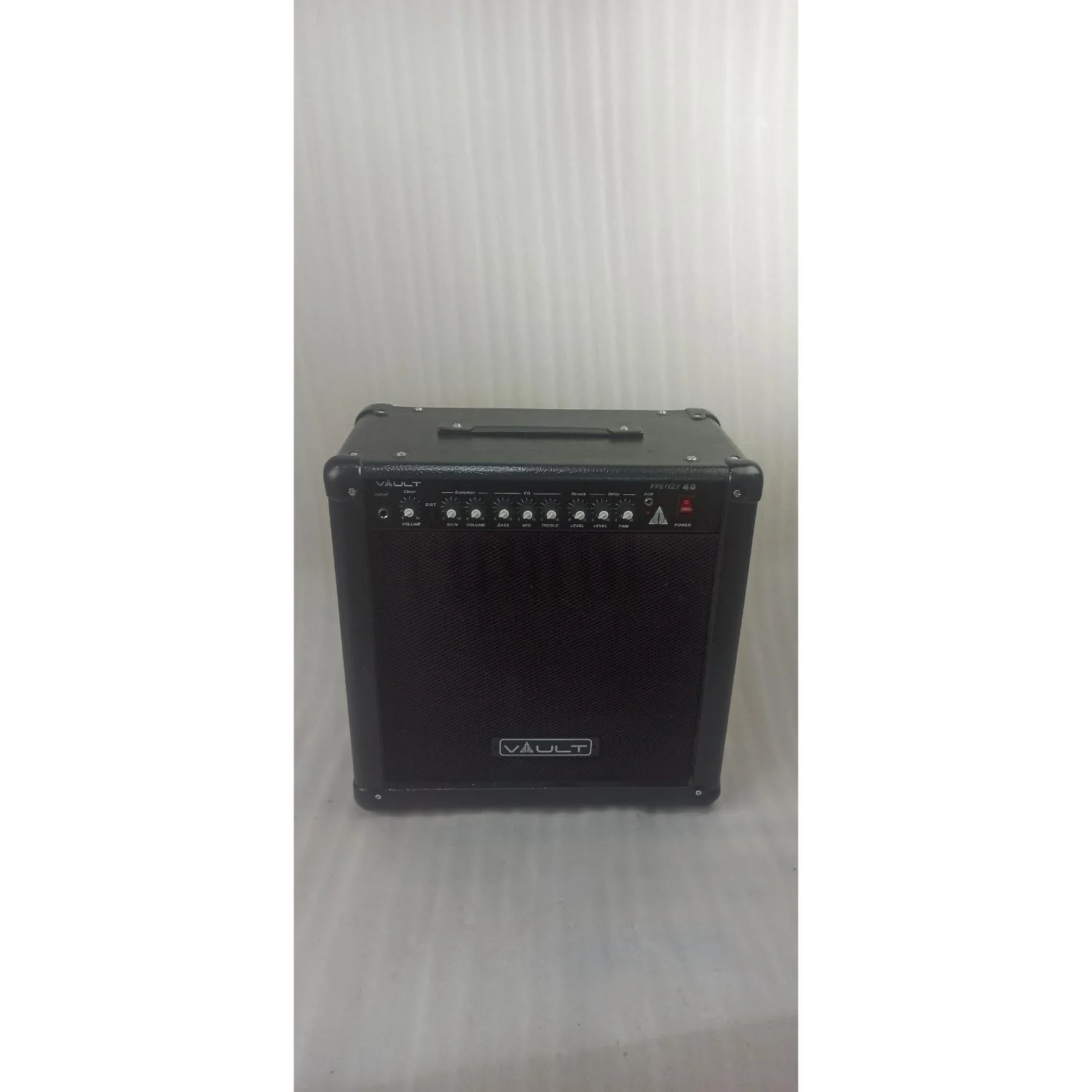 Vault Frenzy 40 Watt Combo Guitar Amplifier with Analog Distortion, Reverb & Delay All Playable Together - Open Box B Stock - Image 11