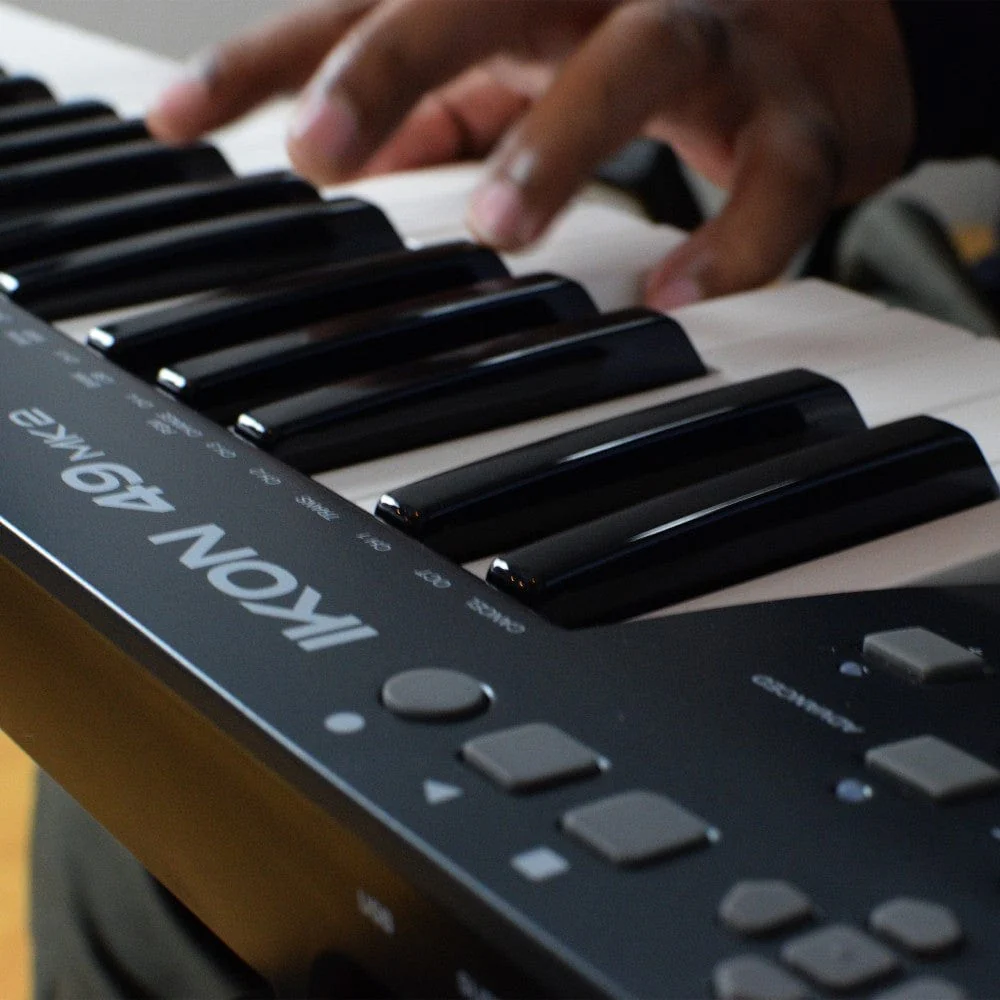 Vault Ikon MK2 49 Key Velocity Sensitive MIDI Keyboard with Bitwig 8-Track Bundle - Image 13