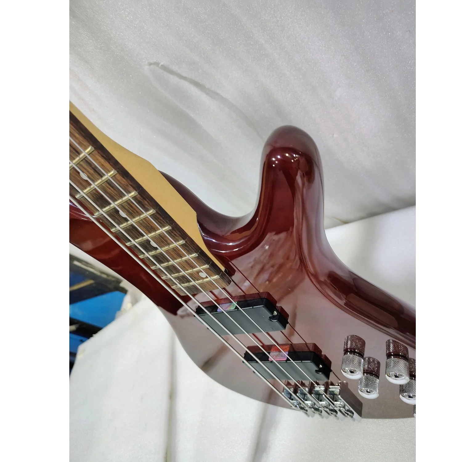 Vault Performer Pro RB4 Four String Electric Bass Guitar with Gigbag - High Gloss Solid Mahogany - Open Box - Image 18